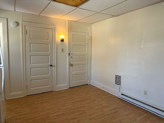 4th image of 209 9th St APT 2