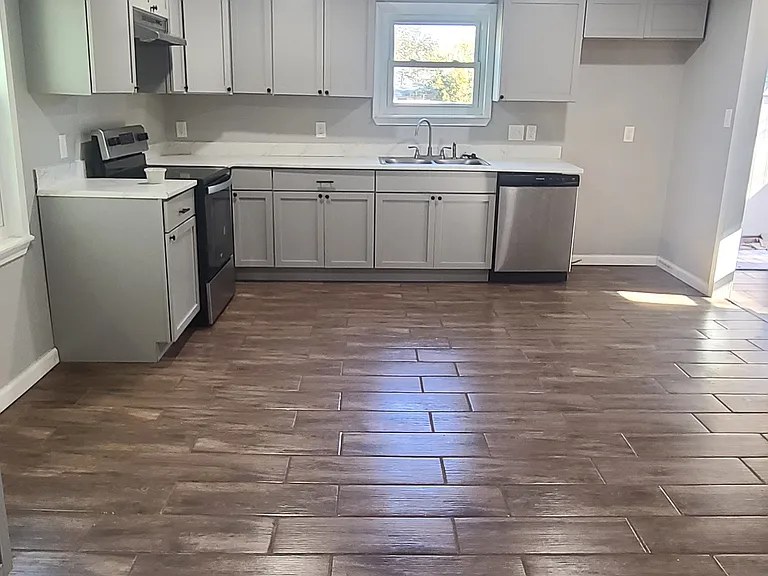 317 N Indianola St — Photo 3