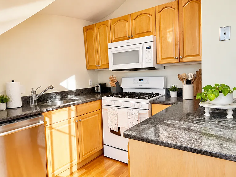 94 E Brookline St #2 — Photo 10