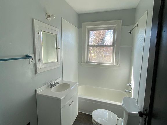 4th image of 1535 Blair Ave #3
