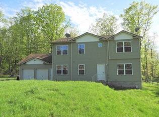 112 Yellow Leaf Ct, East Stroudsburg, PA 18302