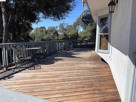 3rd image of 19256 Rockridge Way