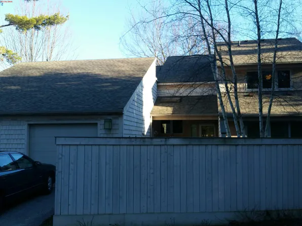 1071 Beach Rd, Harbor Springs, MI 49740