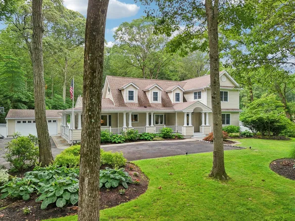 23 Alpine Way, South Huntington, NY 11746