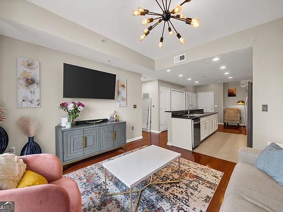 4th image of 3040 Peachtree Rd NW Unit 702
