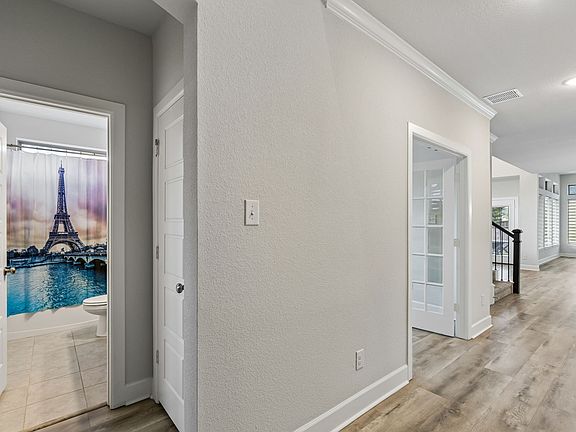 2nd image of 2501 Collier St