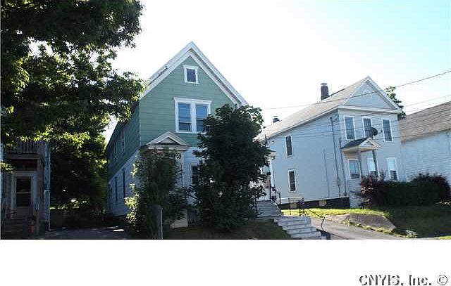 1st image of 924 Oak St