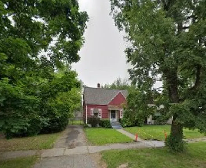 Gratiot Ave — Photo 1