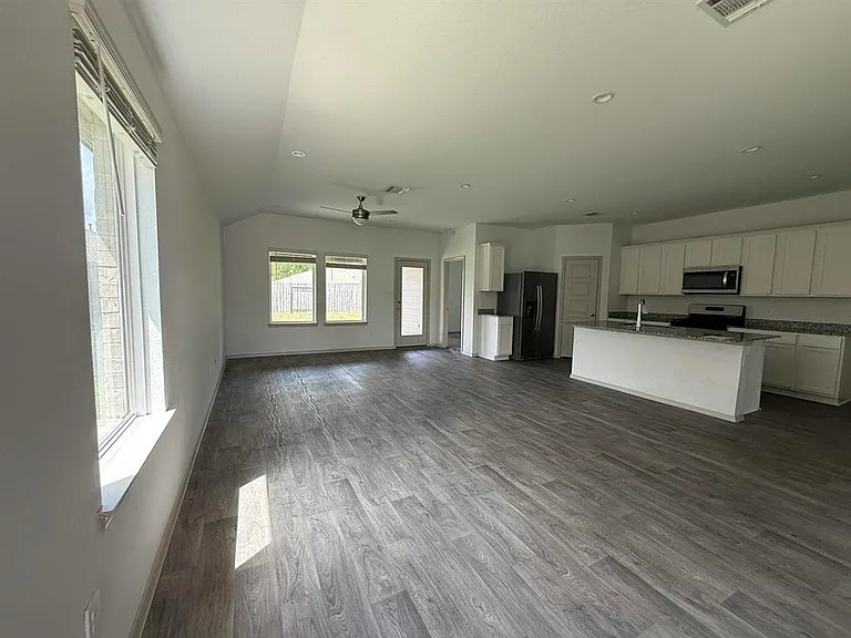 6710 Riplee St — Photo 3