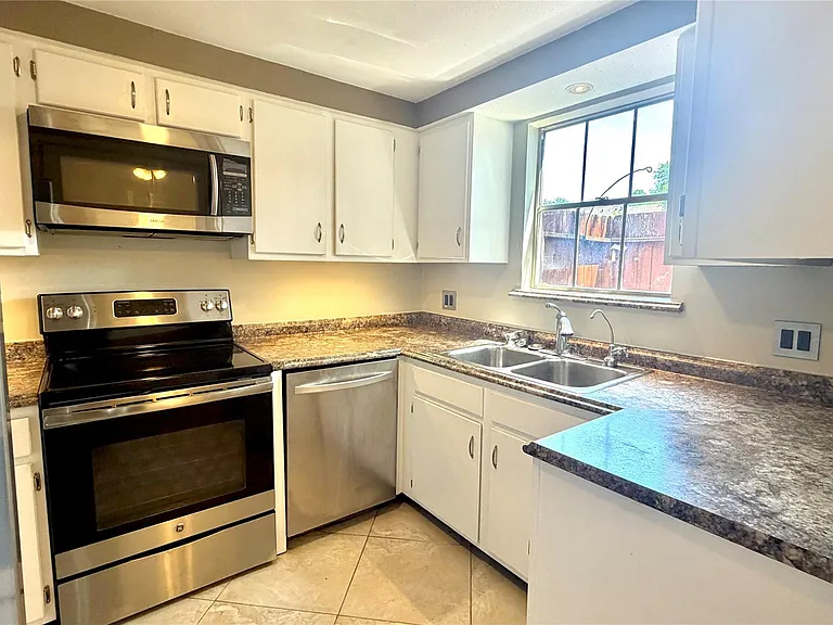 11710 Southlake Dr #16 — Photo 14