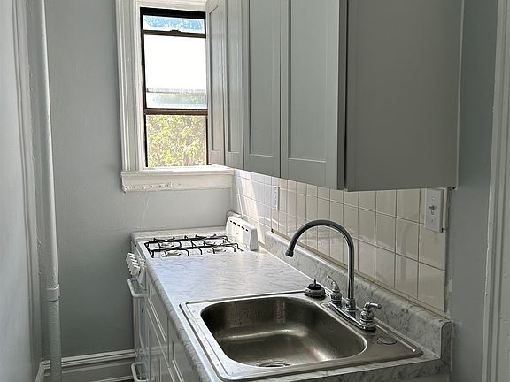 3rd image of 821 Bergen Ave APT D7