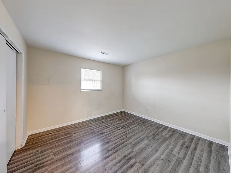 Lawrence Glen Apartments — Photo 55