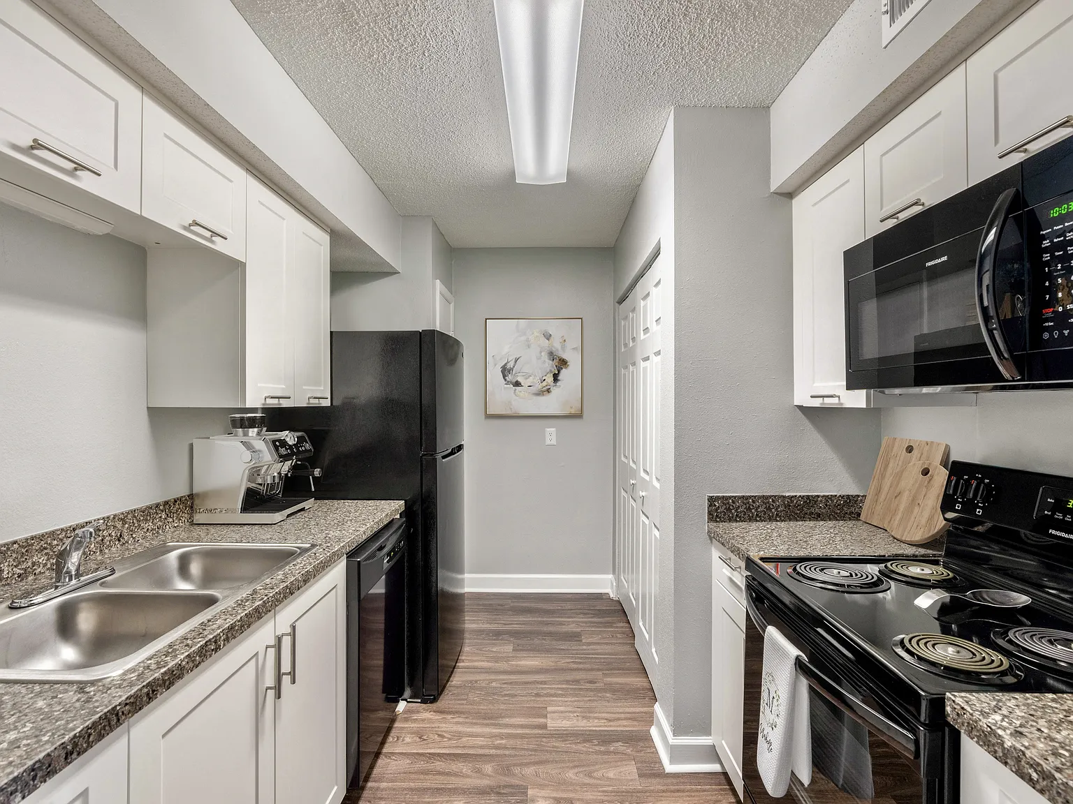 Mirabelle Apartments — Photo 4
