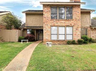 2 Club Oaks Dr, Pearl, MS 39208