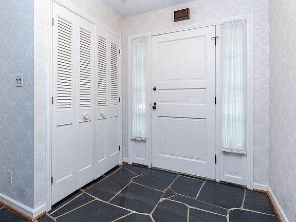 5th image of 3903 Oakhills Dr