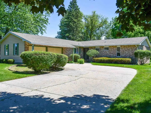 3056 S Glenway Dr, Bay City, MI 48706