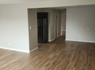 613 W 65th St APT 5, Westmont, IL 60559