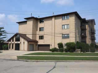 11020 S Keating Ave APT 204, Oak Lawn, IL 60453