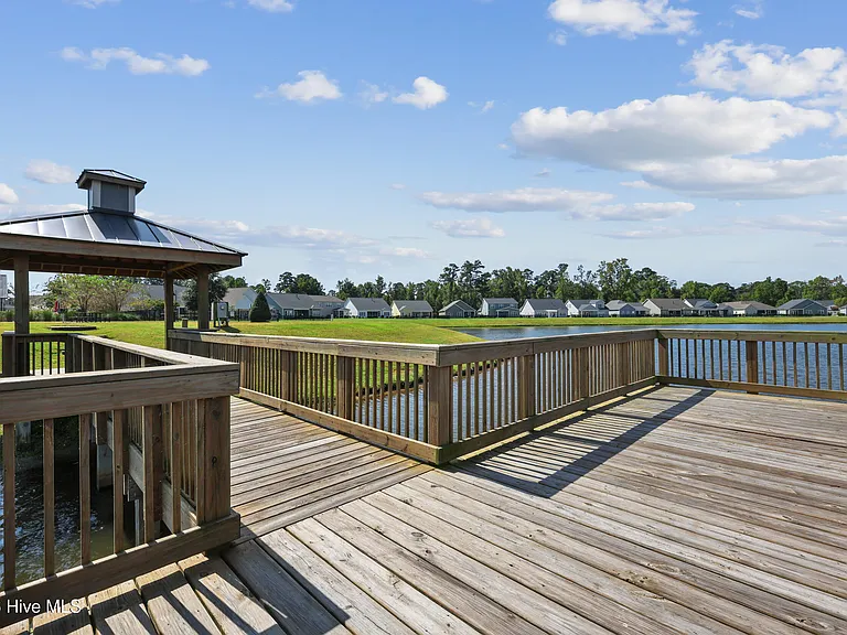 359 Hanover Lakes Dr — Photo 33