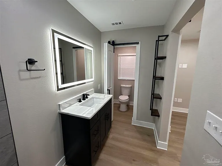 721 W Jordan St — Photo 15