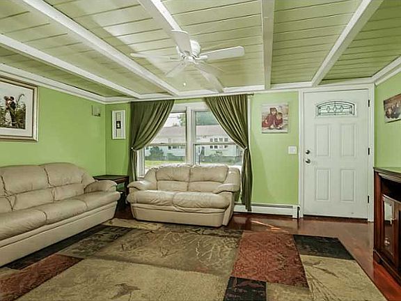 3rd image of 4 Woodcliffe Ave