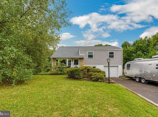 1034 Pioneer Rd, Lansdale, PA 19446