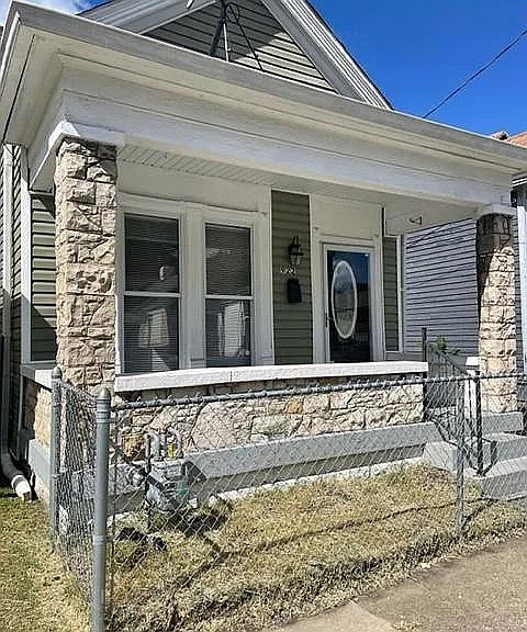 1st image of 922 S Hancock St
