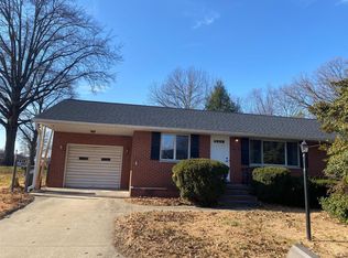 720 Vermont Pl, Godfrey, IL