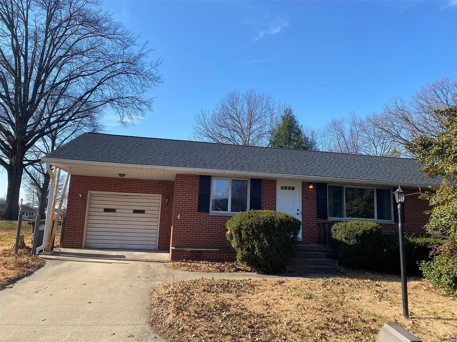 720 Vermont Pl photo 1