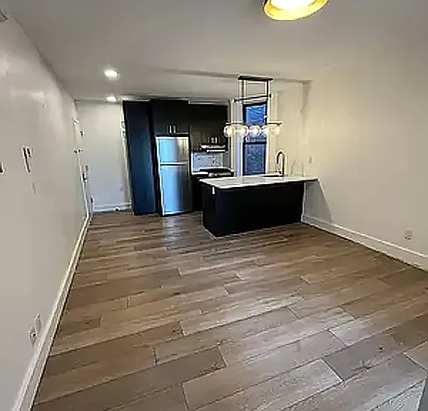 28 Cooper St #203 — Photo 2