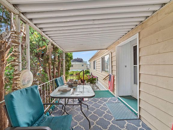 4th image of 239 N Checola Cir