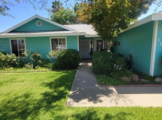 1112 S Vetter Dr, Tulare, CA 93274