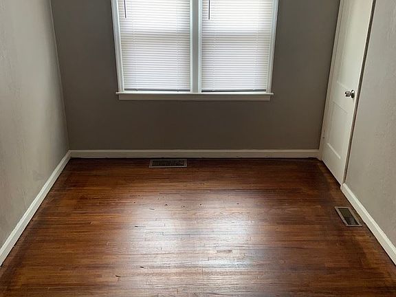 4th image of 613 N Broadway St