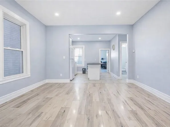 75 Niagara St, Hamilton, ON L8L 6A4