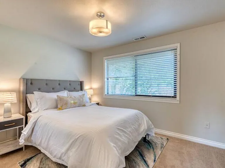 3rd bedroom with queen bed
