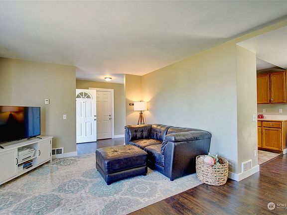 4th image of 2898 Viewmont Place
