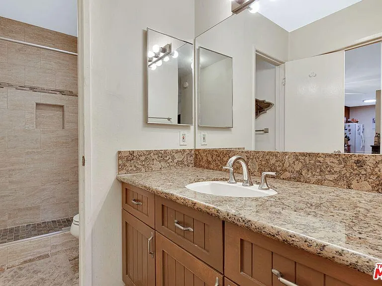 5460 White Oak Ave #K101 — Photo 11