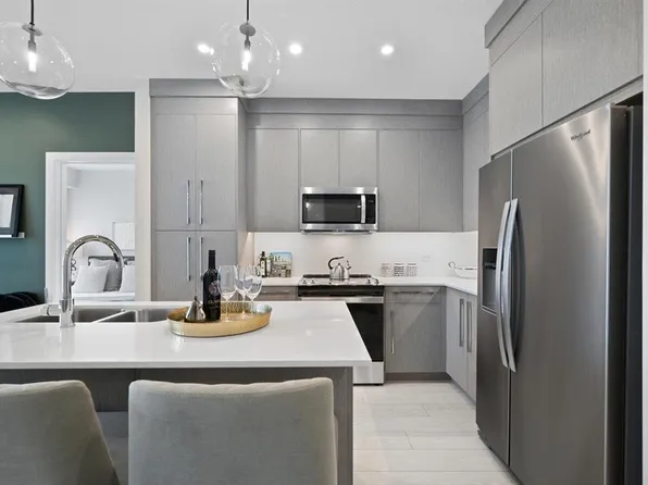 44 W Skyview Pkwy #2419, Calgary, AB T3N 2R8