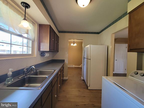 3rd image of 100 Bethlehem Ct