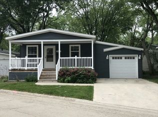 1095 Lakewood Rd, Elgin, IL 60123