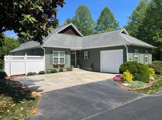 419 Long View Cir, Hiawassee, GA 30546