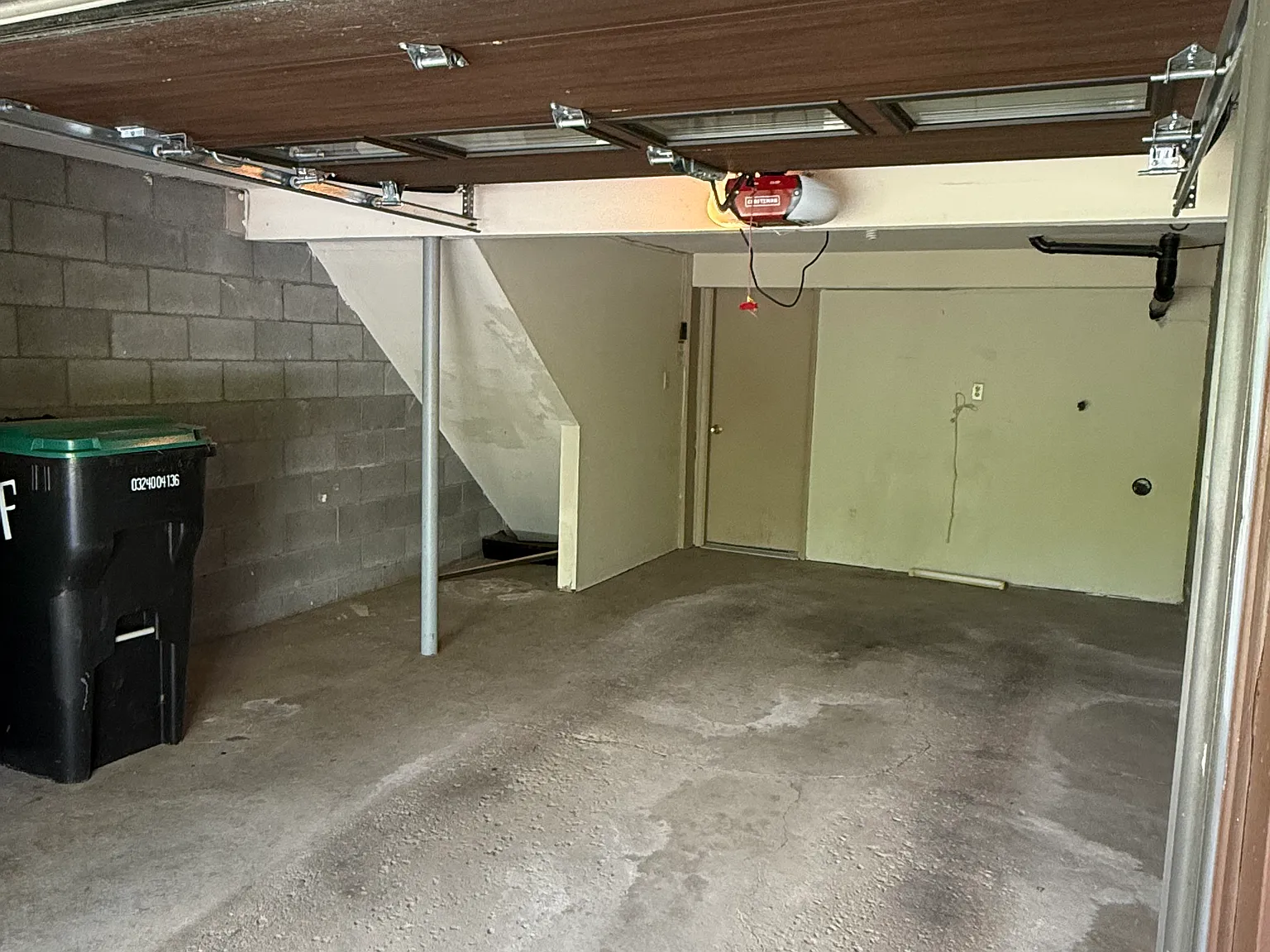 2 bed, 1.5 bath, 930 sqft, $1,665 — Photo 3