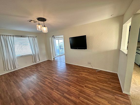 3rd image of 742 Cynthia Dr