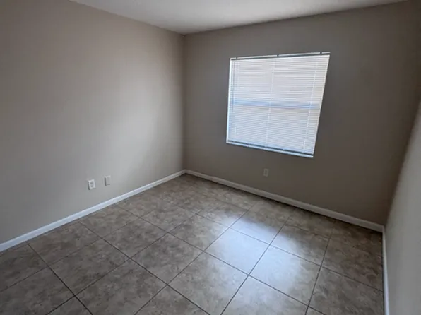 1021 E Boyer St, Tarpon Springs, FL 34689