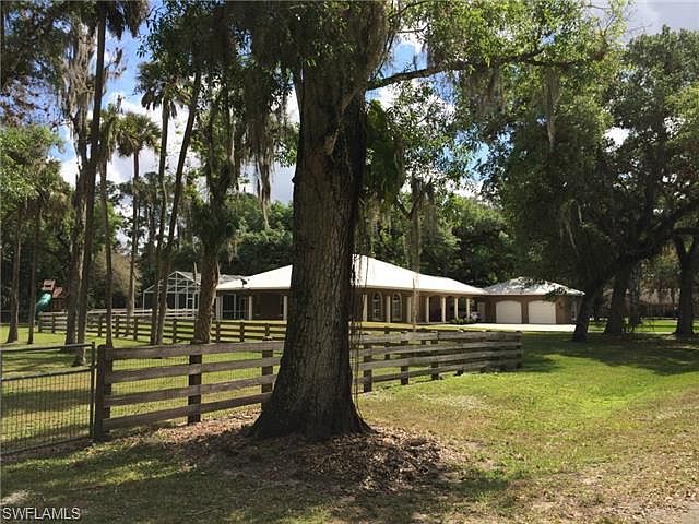 1st image of 485 Caloosa Dr