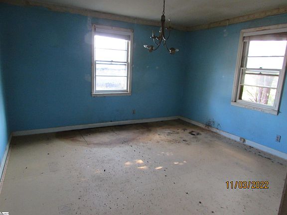 5th image of 11 Oak Dr