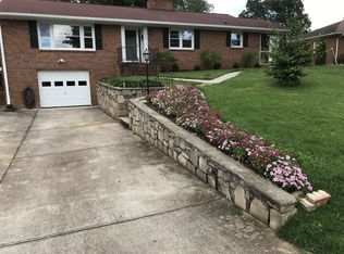 711 Elderwood Ave, Winston Salem, NC 27103