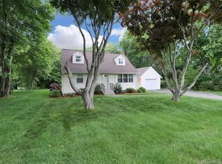 7 Ruth St, Trumbull, CT 06611