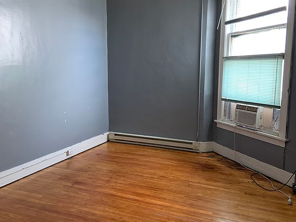 3rd image of 304 N Main St APT 316