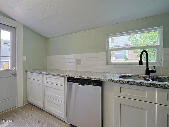 4th image of 418 N Peninsula Dr